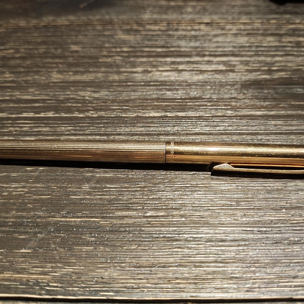 Elegant Gold Pen for Home Office